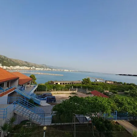 In Διαμέρισμα